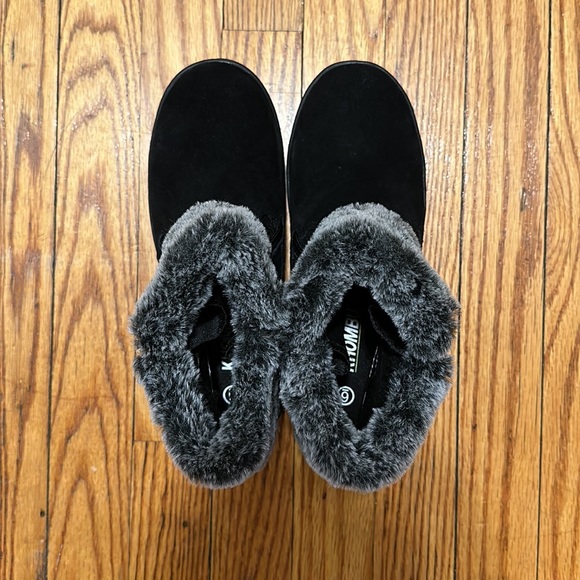 Khombu Women's Jessica Ankle Boots - Picture 3 of 9